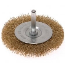 Crimped wire flat wheel brush with shaft